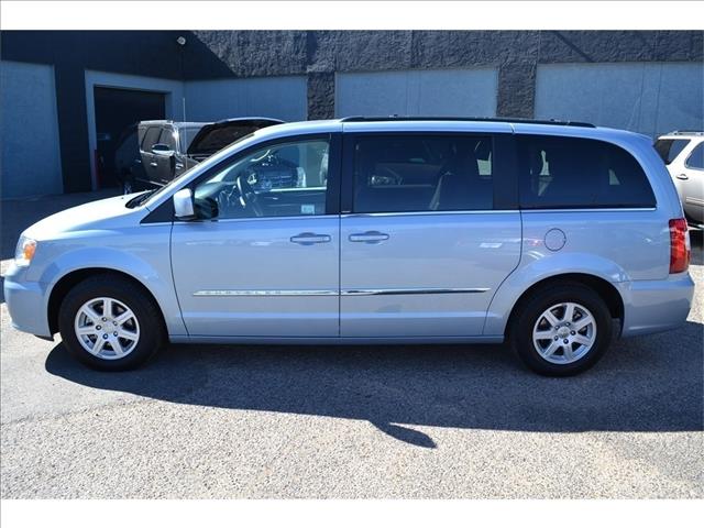 2013 Chrysler Town and Country AUTO LX