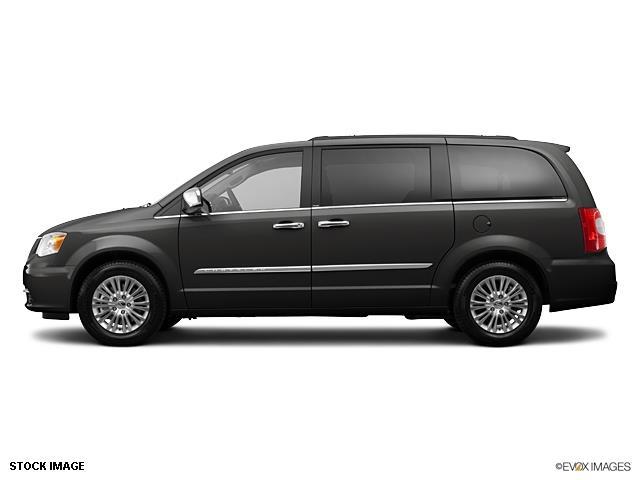 2013 Chrysler Town and Country Unknown