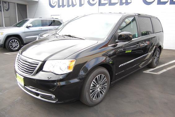 2013 Chrysler Town and Country XR