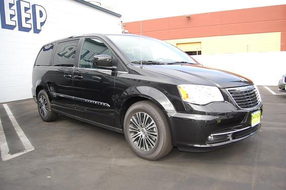 2013 Chrysler Town and Country XR