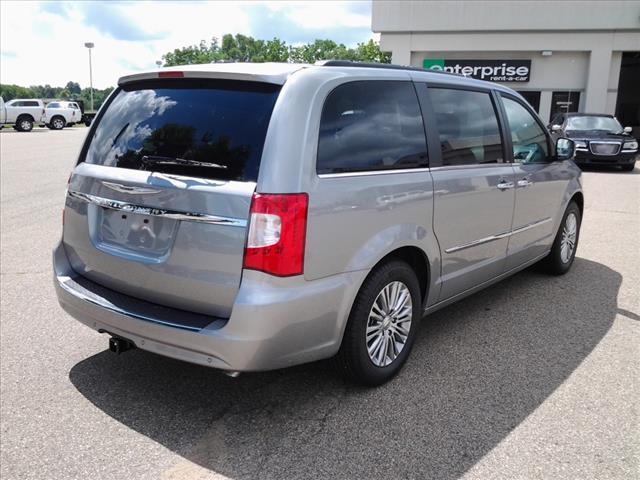 2013 Chrysler Town and Country Limited NAV 4X4