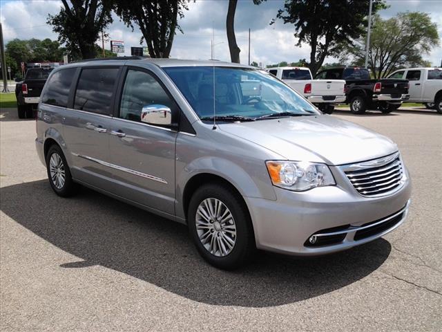 2013 Chrysler Town and Country Limited NAV 4X4