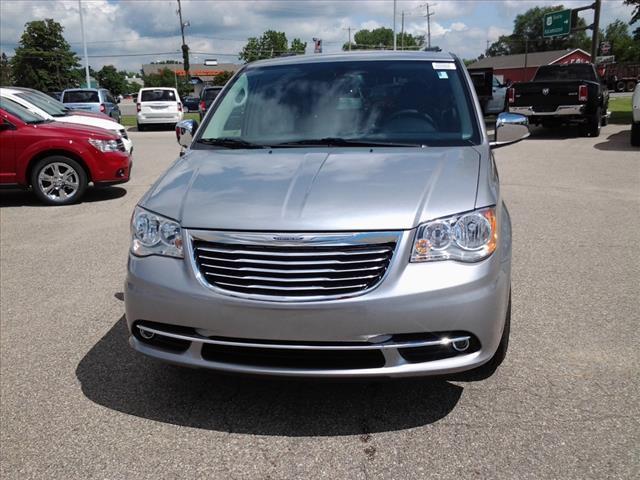 2013 Chrysler Town and Country Limited NAV 4X4