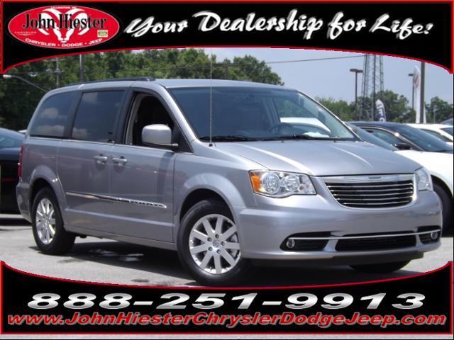 2013 Chrysler Town and Country AUTO LX