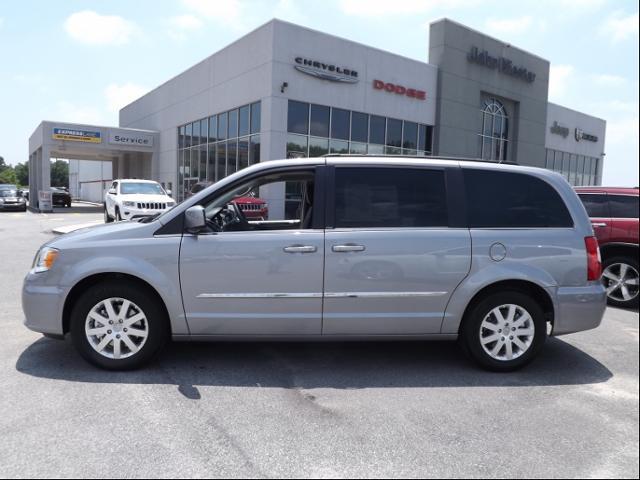 2013 Chrysler Town and Country AUTO LX