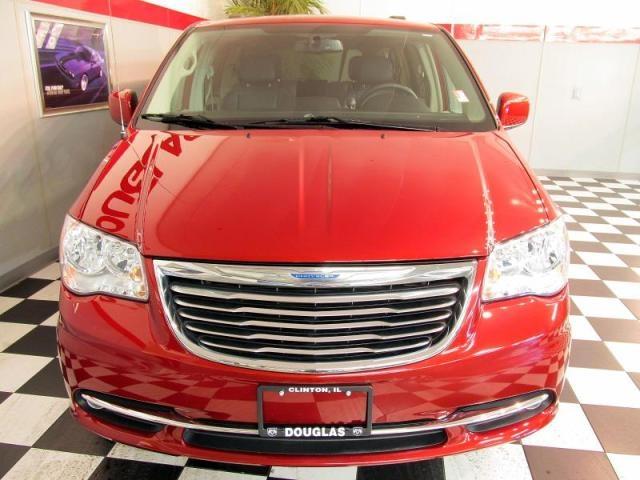 2013 Chrysler Town and Country AUTO LX