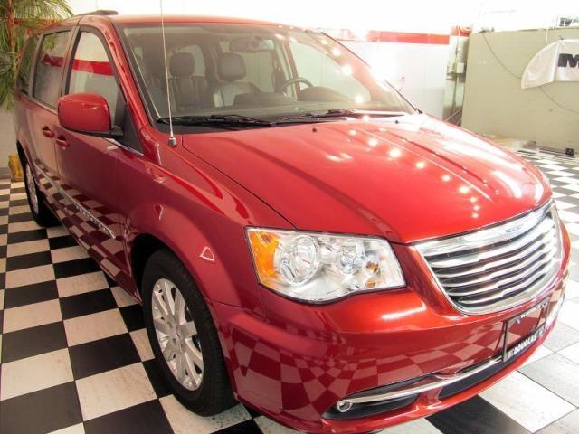 2013 Chrysler Town and Country AUTO LX