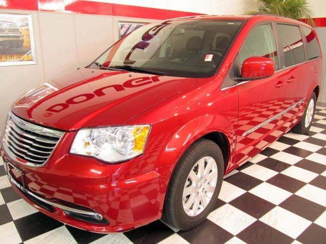 2013 Chrysler Town and Country AUTO LX