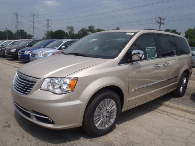 2013 Chrysler Town and Country XLT 4WD Sirius Ready