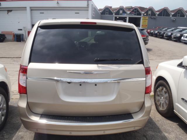 2013 Chrysler Town and Country XLT 4WD Sirius Ready