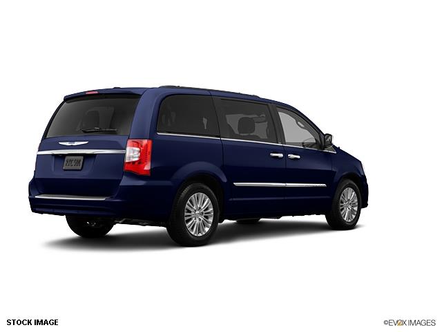 2013 Chrysler Town and Country Unknown