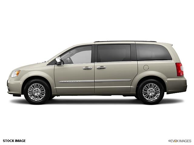 2013 Chrysler Town and Country Unknown