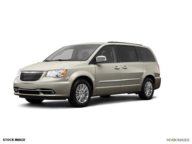 2013 Chrysler Town and Country Unknown