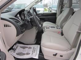 2013 Chrysler Town and Country 4dr Sdn Touring Signature RWD