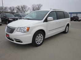 2013 Chrysler Town and Country 4dr Sdn Touring Signature RWD