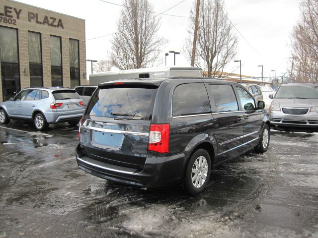 2013 Chrysler Town and Country 3.5