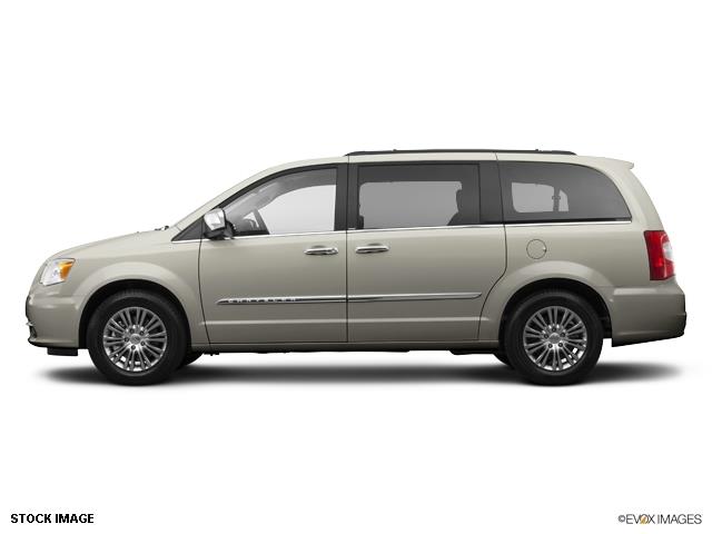 2014 Chrysler Town and Country Unknown