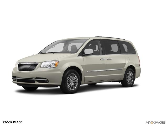 2014 Chrysler Town and Country Unknown