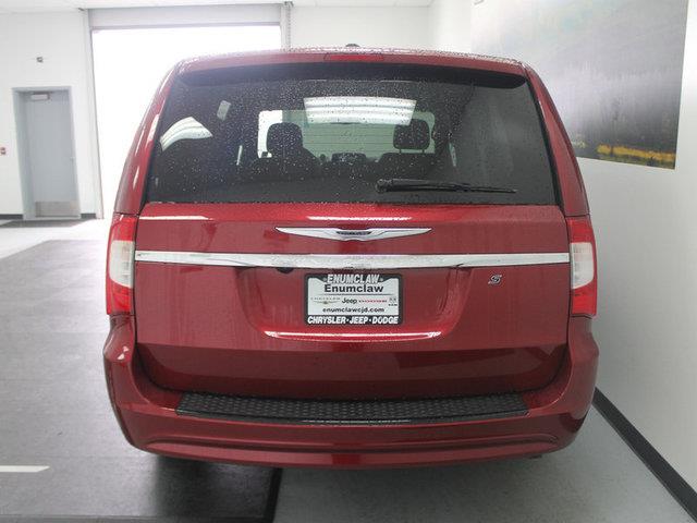 2014 Chrysler Town and Country XR