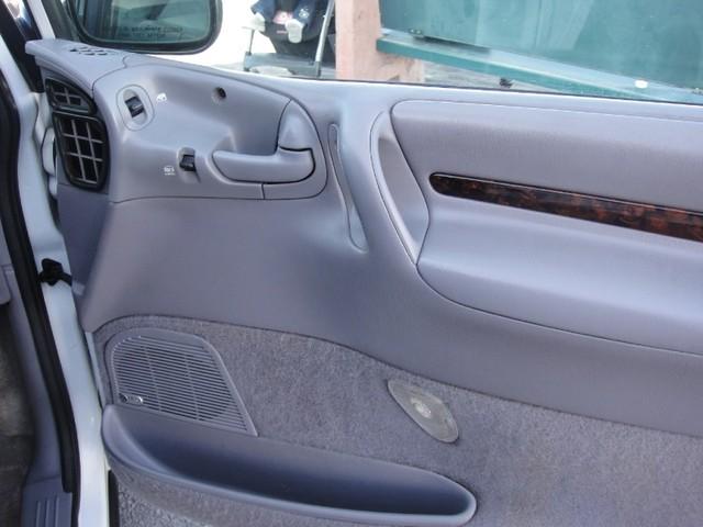 1996 Chrysler Town and Country Unknown