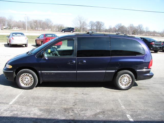 1997 Chrysler Town and Country S Sedan Under FULL Factory Warranty