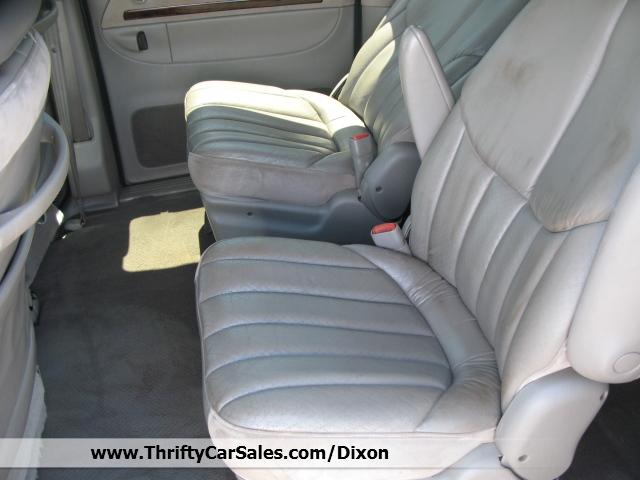 1999 Chrysler Town and Country SLT 25