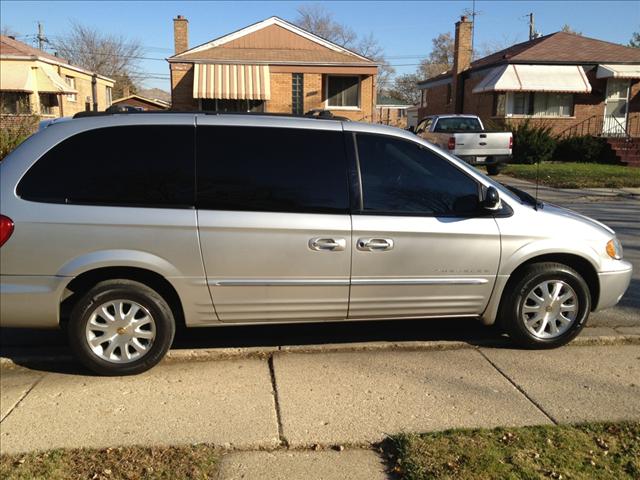 2001 Chrysler Town and Country S Sedan Under FULL Factory Warranty