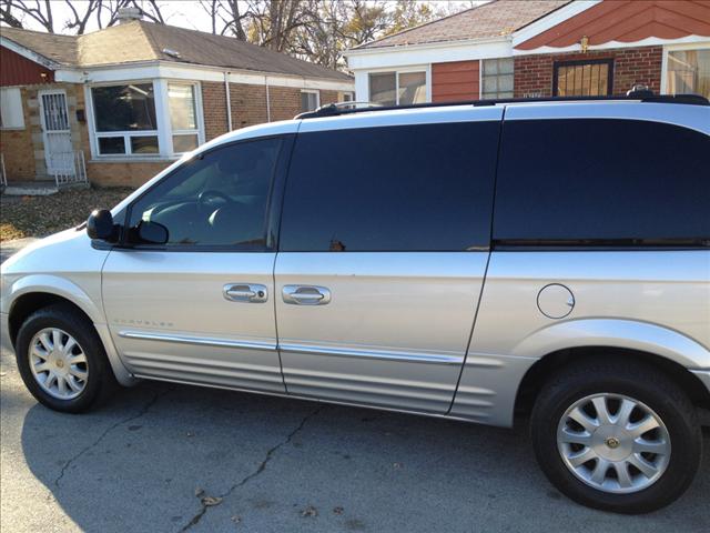 2001 Chrysler Town and Country S Sedan Under FULL Factory Warranty