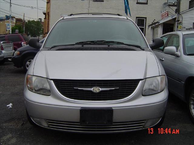 2002 Chrysler Town and Country Quad Coupe 3