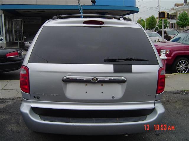 2002 Chrysler Town and Country Quad Coupe 3