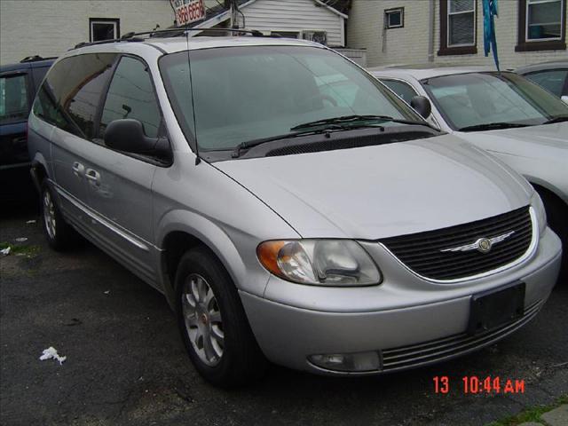 2002 Chrysler Town and Country Quad Coupe 3