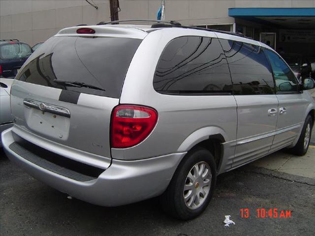 2002 Chrysler Town and Country Quad Coupe 3