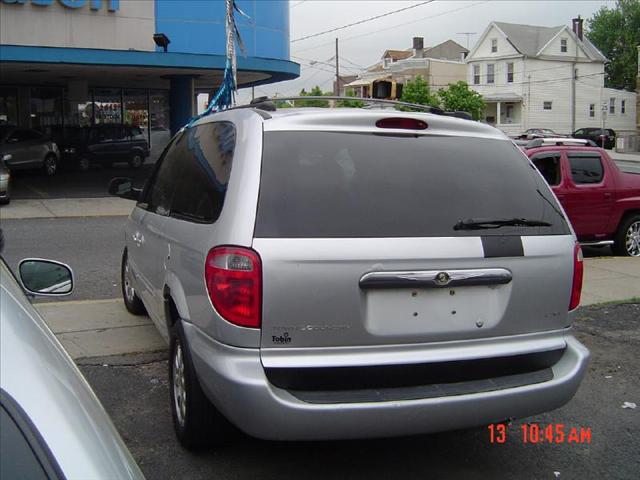 2002 Chrysler Town and Country Quad Coupe 3