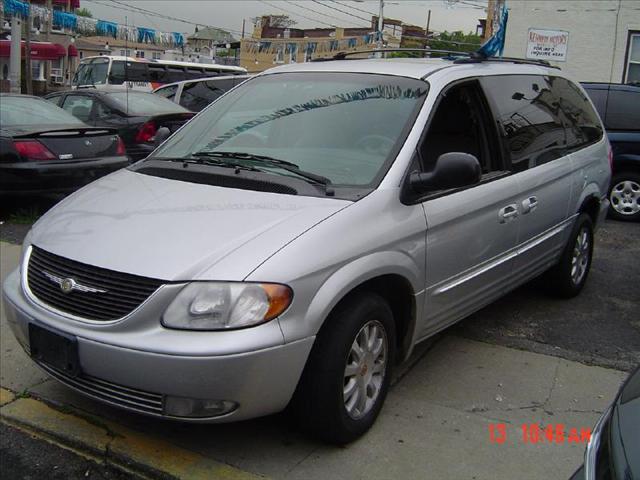 2002 Chrysler Town and Country Quad Coupe 3