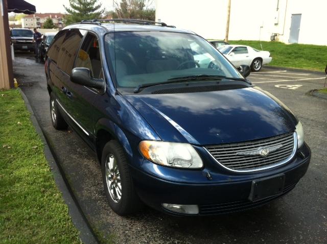 2002 Chrysler Town and Country SLT 25