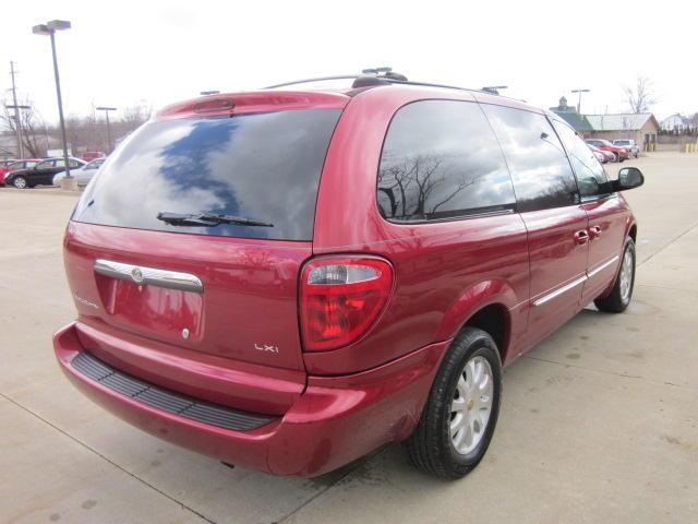 2003 Chrysler Town and Country Quad Coupe 3