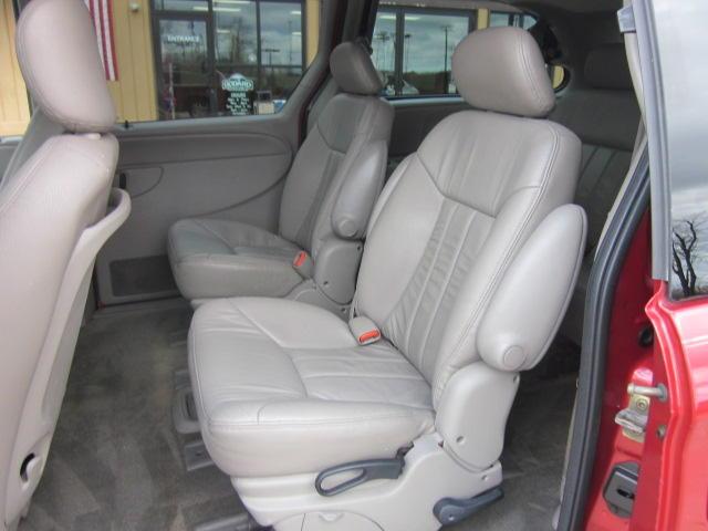 2003 Chrysler Town and Country Quad Coupe 3