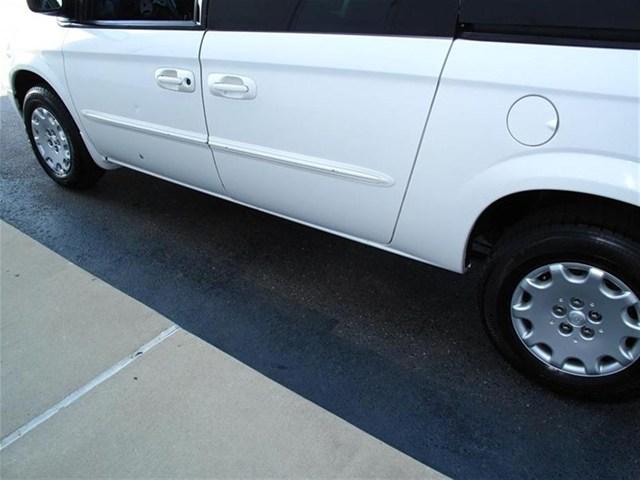 2003 Chrysler Town and Country ION 2 AUTO