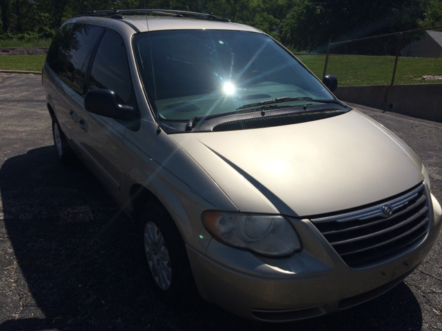 2005 Chrysler Town and Country Elk Conversion Van