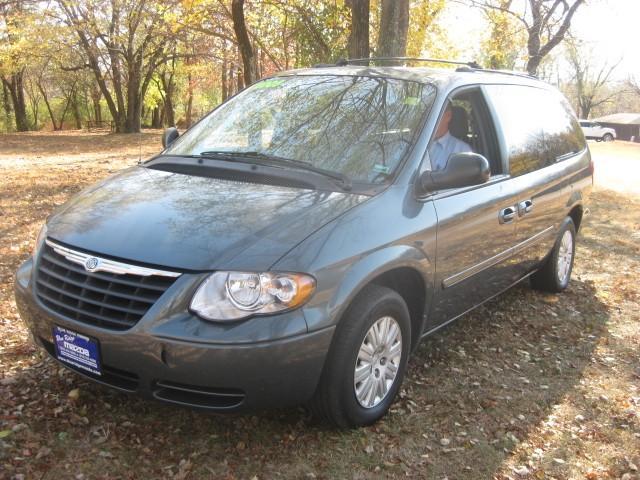 2005 Chrysler Town and Country Elk Conversion Van