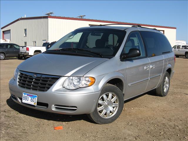 2005 Chrysler Town and Country 3.5