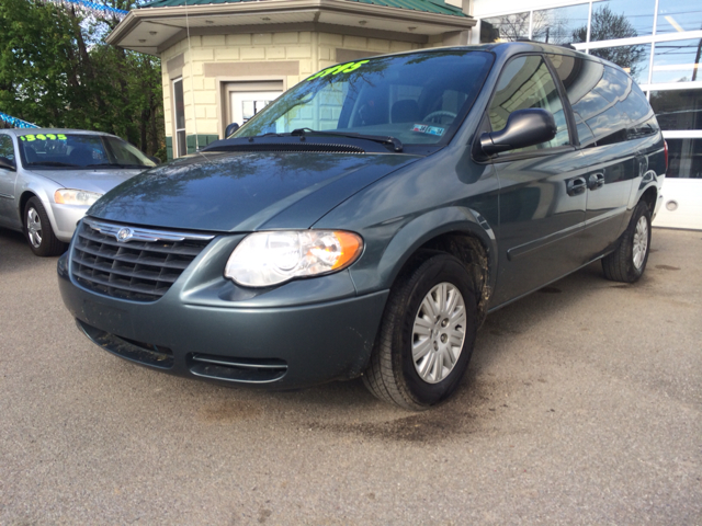 2005 Chrysler Town & Country Elk Conversion Van