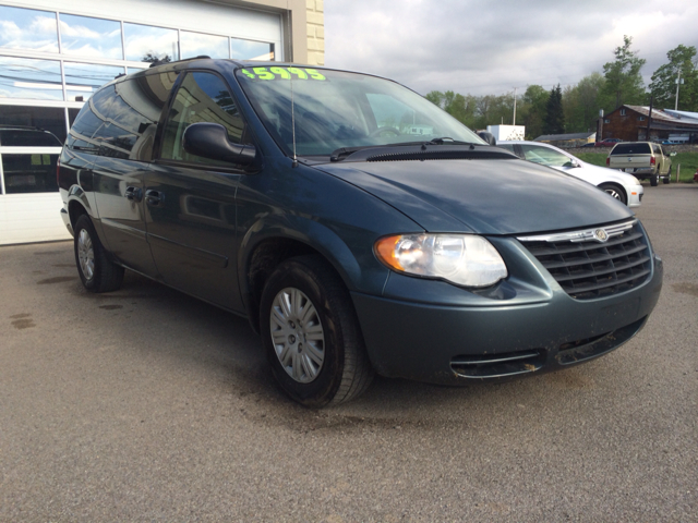 2005 Chrysler Town & Country Elk Conversion Van