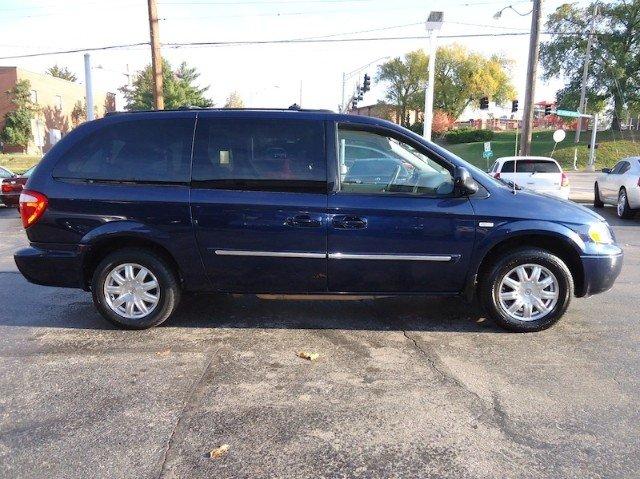 2005 Chrysler Town and Country 3.5