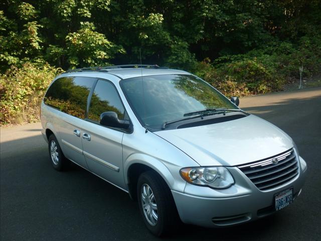 2005 Chrysler Town and Country 3.5