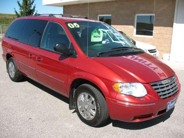 2005 Chrysler Town and Country SLT 25