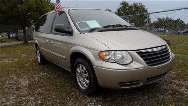 2005 Chrysler Town and Country 3.5