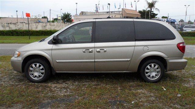 2005 Chrysler Town and Country 3.5