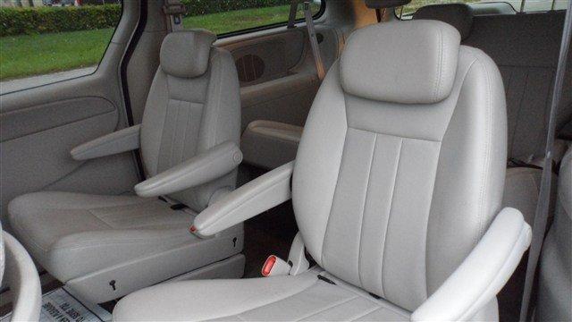 2005 Chrysler Town and Country 3.5