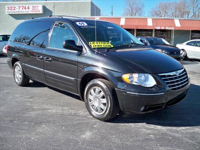 2005 Chrysler Town and Country SLT 25